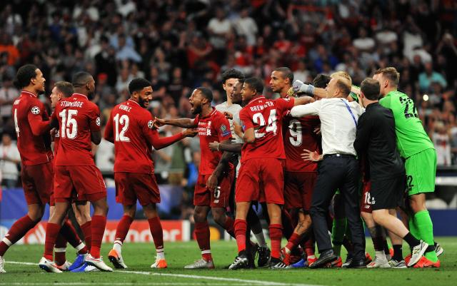 湖人新赛季连胜三场，团队配合显著提升（湖人开季三连胜，团队默契显著提升）