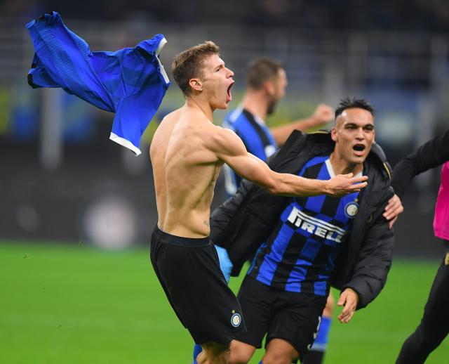 疯狂的足球：米兰门神迈尼昂的盘带合集（足坛狂热：米兰门神迈尼昂盘带集锦）