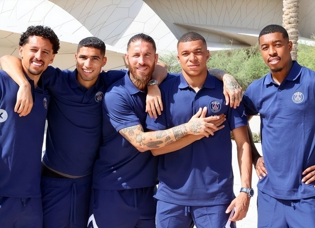 这脚爆射有火箭推进器吧？（这一脚劲射是装了喷气引擎吗？）